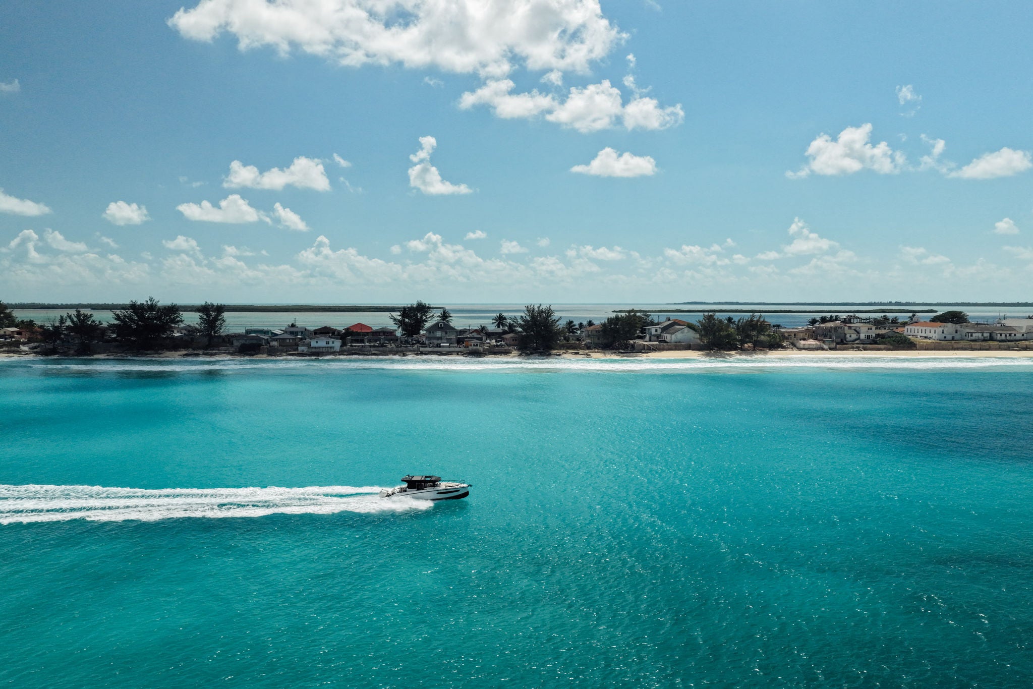 Andy Mann & NAVAN on an expedition in the Bahamas