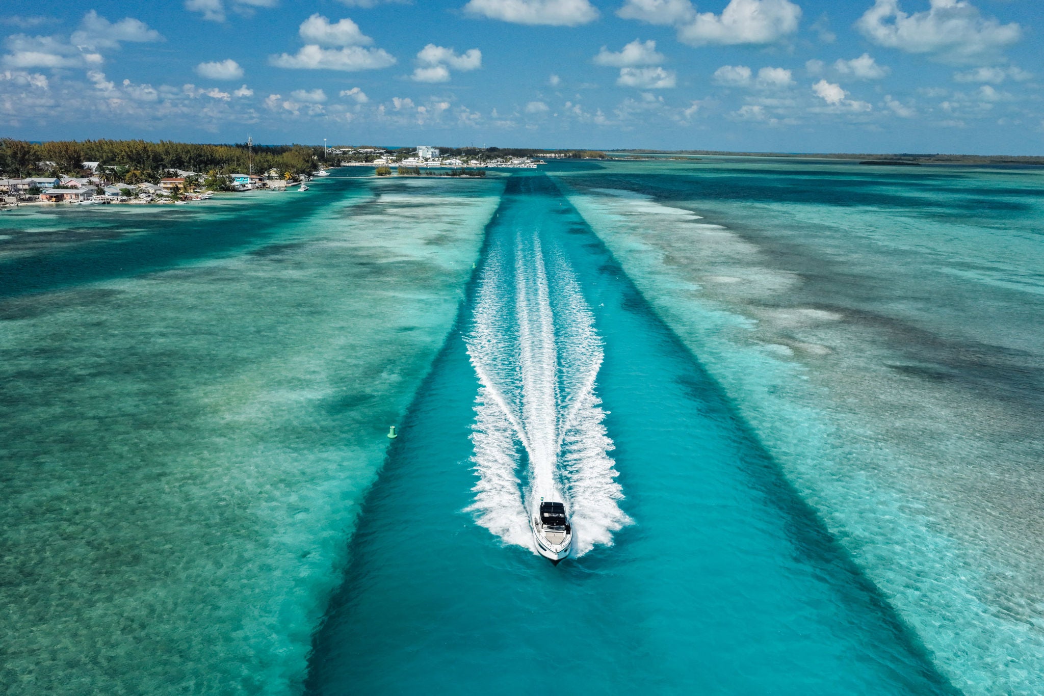 Andy Mann & NAVAN on an expedition in the Bahamas